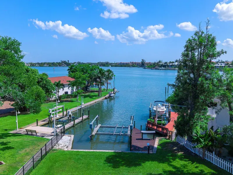 396 BAYSHORE DRIVE, VENICE