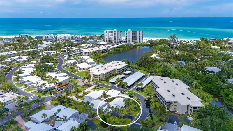 208 HOURGLASS WAY #V11, SARASOTA
