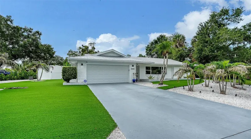 2828 SUNCREST DRIVE, SARASOTA
