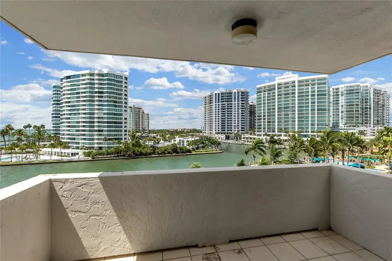 101 SUNSET DRIVE #PH1, SARASOTA, photo 2 of 44