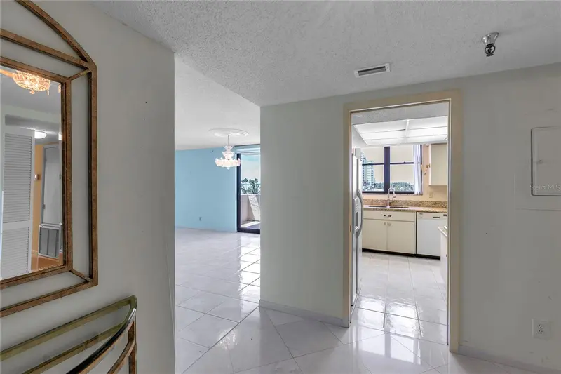 101 SUNSET DRIVE #PH1, SARASOTA, photo 5 of 44
