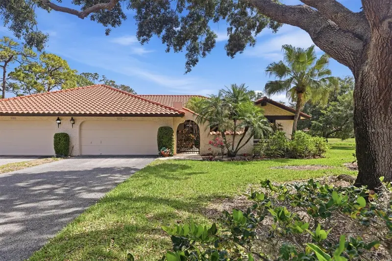 5451 GOLF POINTE DRIVE #V-225, SARASOTA