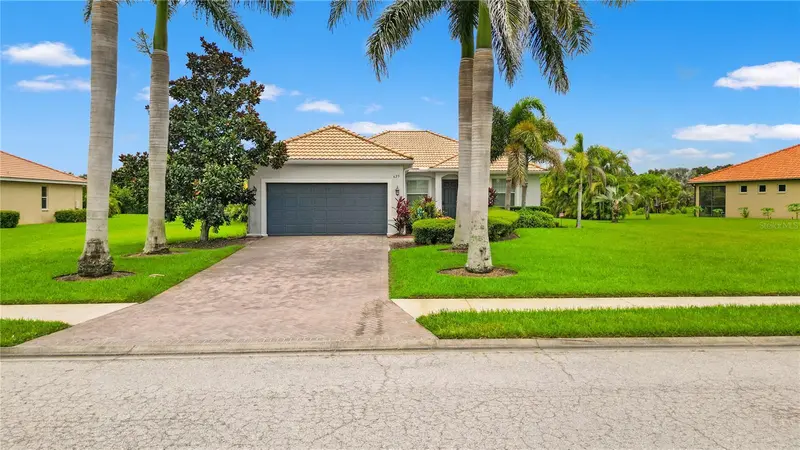 625 148TH COURT, BRADENTON, photo 2 of 36