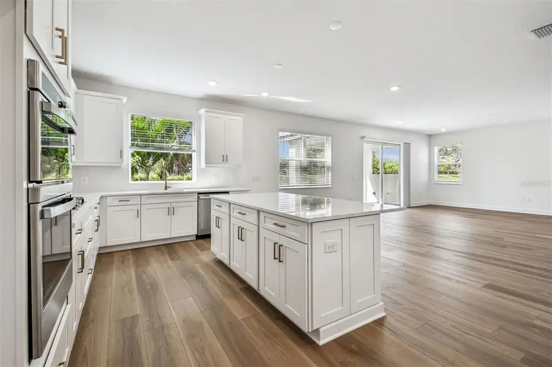 7571 HAWKSTONE DRIVE, SARASOTA, photo 3 of 43