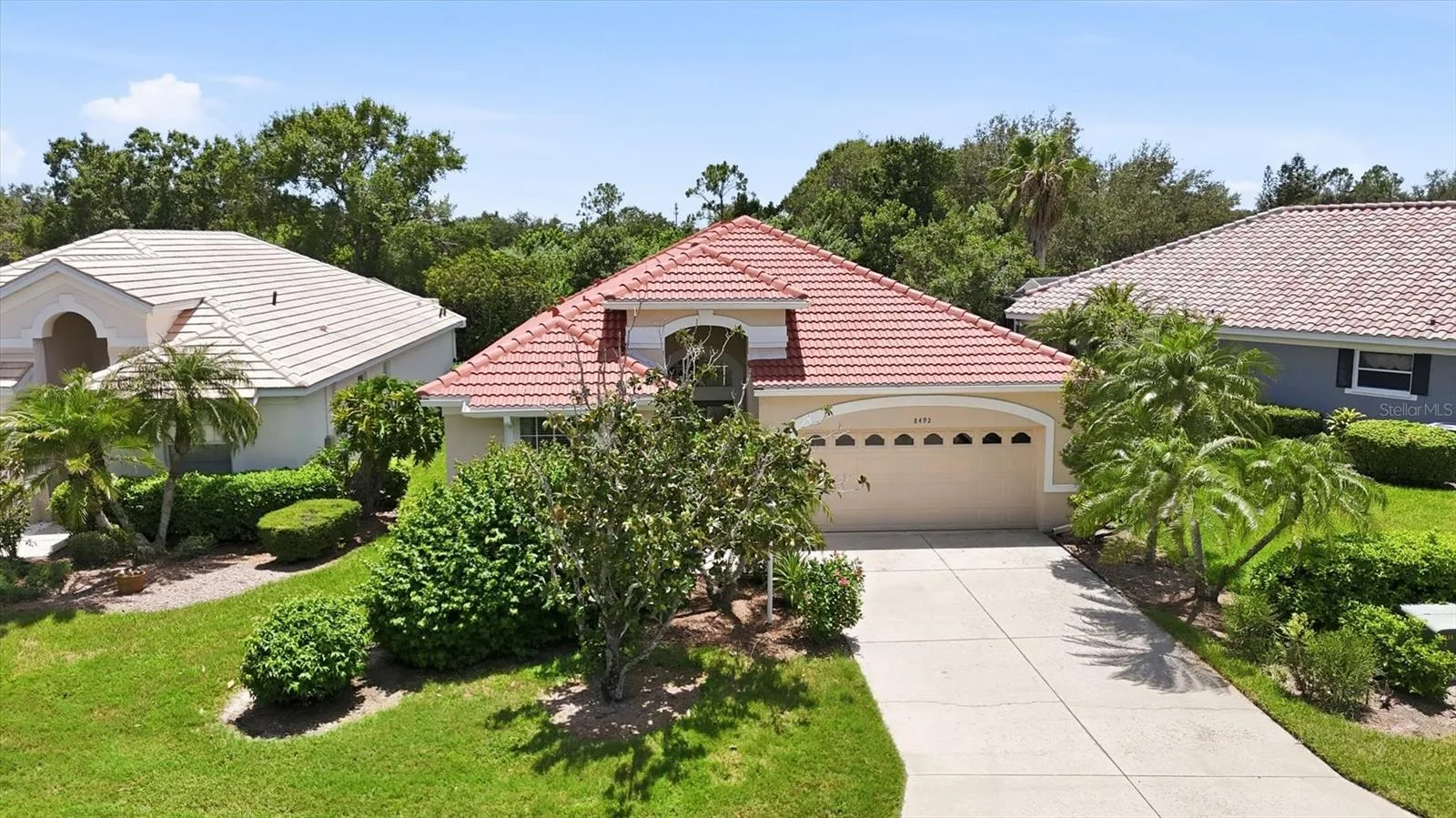 8492 Idlewood Ct exterior with landscaped yard in Lakewood Ranch, Bradenton, Florida