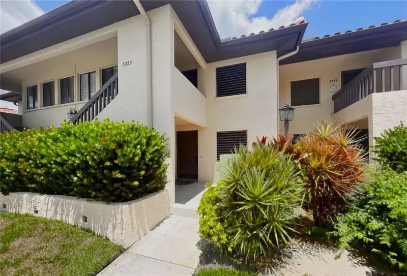 5231 LAKE VILLAGE DRIVE #27, SARASOTA