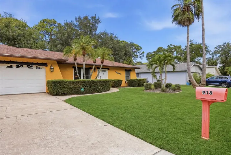 918 ELL WAY, SARASOTA, photo 2 of 33