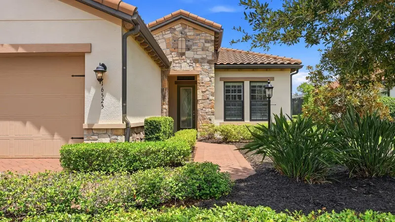 16525 HILLSIDE CIRCLE, LAKEWOOD RANCH, photo 5 of 90