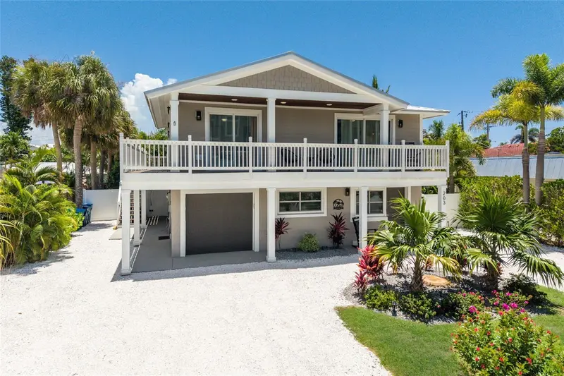 203 72ND STREET, HOLMES BEACH