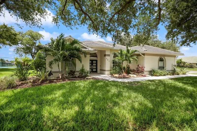 567 LAKE OF THE WOODS DRIVE, VENICE