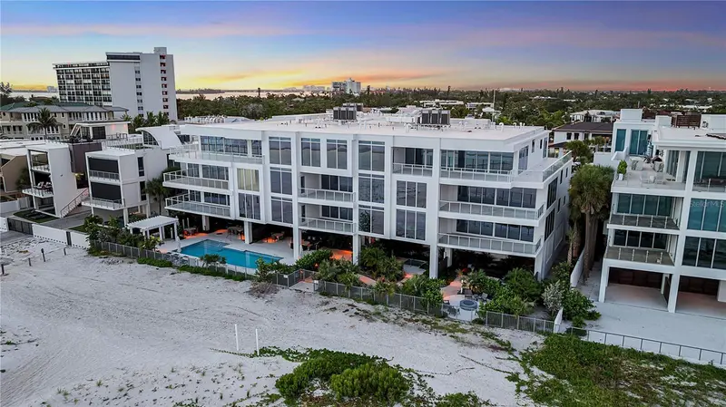 70 AVENIDA VENECCIA #304, SARASOTA