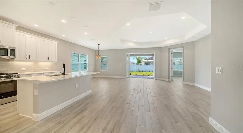 8063 ANTHIRIUM LOOP, SARASOTA, photo 4 of 40
