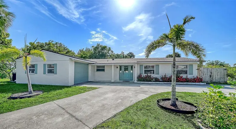 6515 COLONIAL DRIVE, SARASOTA, photo 2 of 44