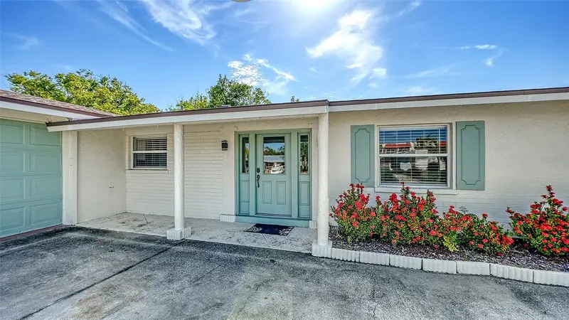 6515 COLONIAL DRIVE, SARASOTA, photo 3 of 44