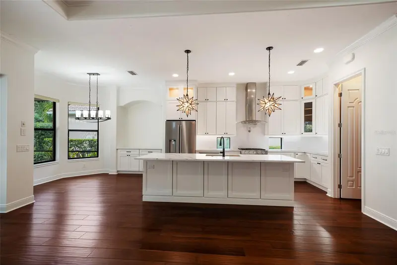15308 HELMSDALE PLACE, LAKEWOOD RANCH, photo 5 of 83