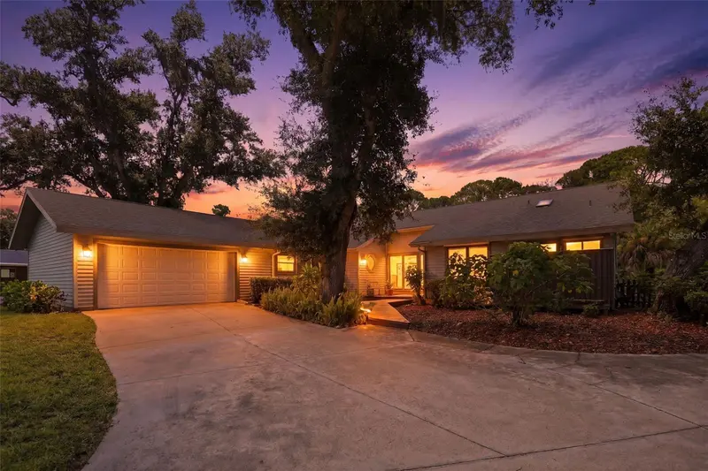 881 PINTO CIRCLE, NOKOMIS