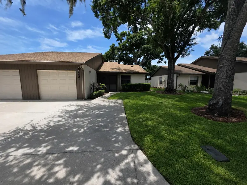 225 OAK HILL DRIVE #10, SARASOTA