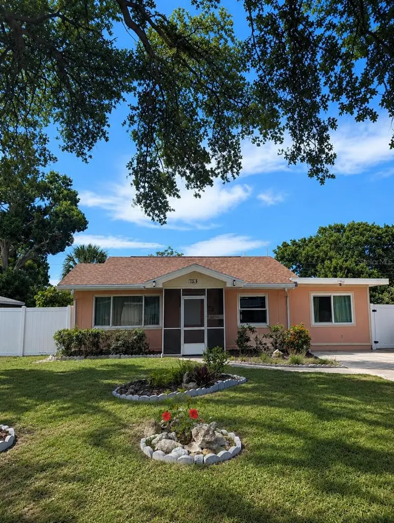 733 LAUREL AVENUE, VENICE