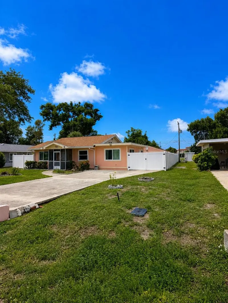 733 LAUREL AVENUE, VENICE, photo 2 of 15