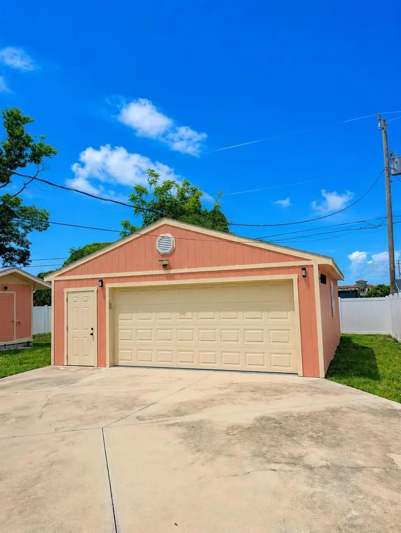 733 LAUREL AVENUE, VENICE, photo 5 of 15