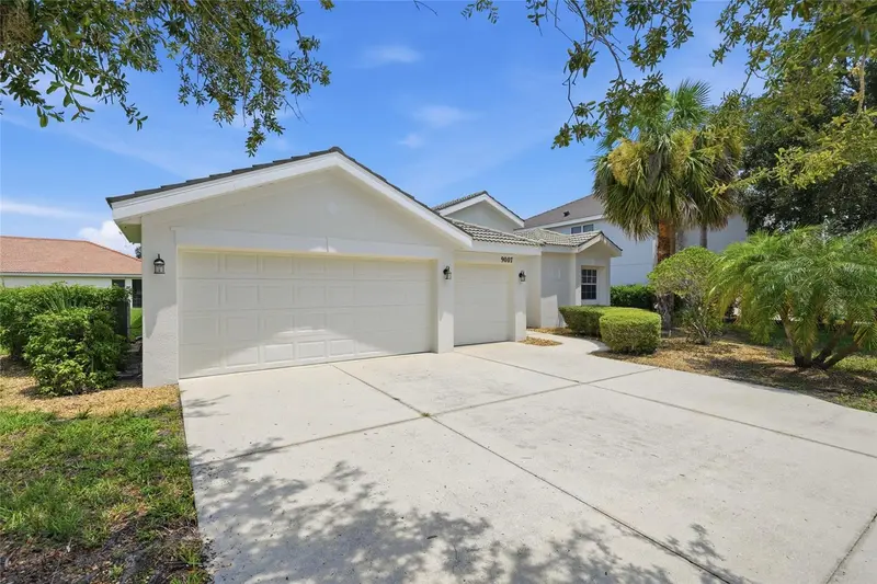 9007 WILLOWBROOK CIRCLE, BRADENTON