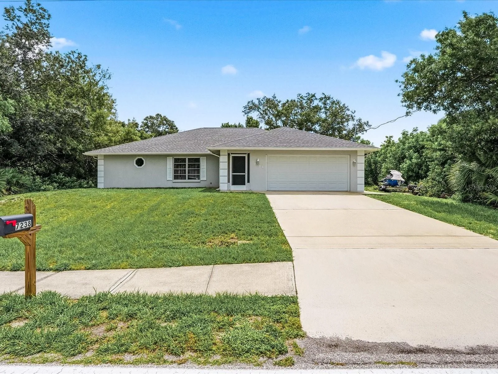 Front of 7238 Spinnaker Blvd