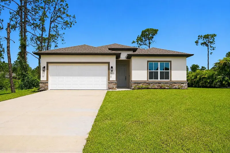 8211 ELKENBERRY AVENUE, NORTH PORT
