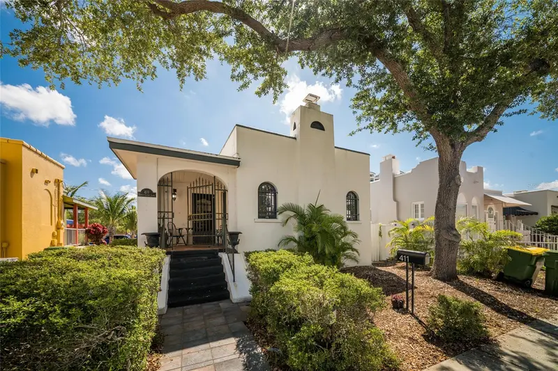 411 BURNS COURT, SARASOTA