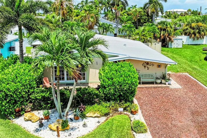 2711 AVENUE C, HOLMES BEACH