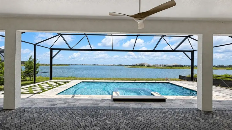 812 BLUE SHELL LOOP, SARASOTA