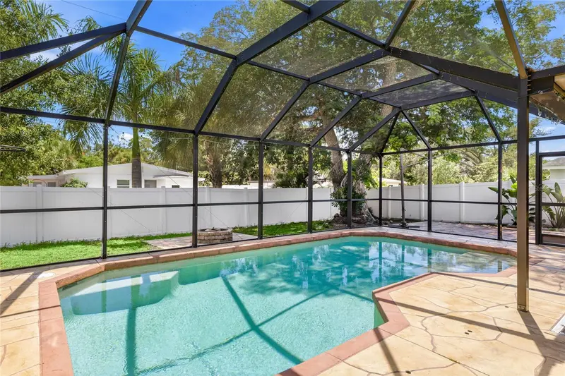 2324 TEMPLE STREET, SARASOTA, photo 2 of 36