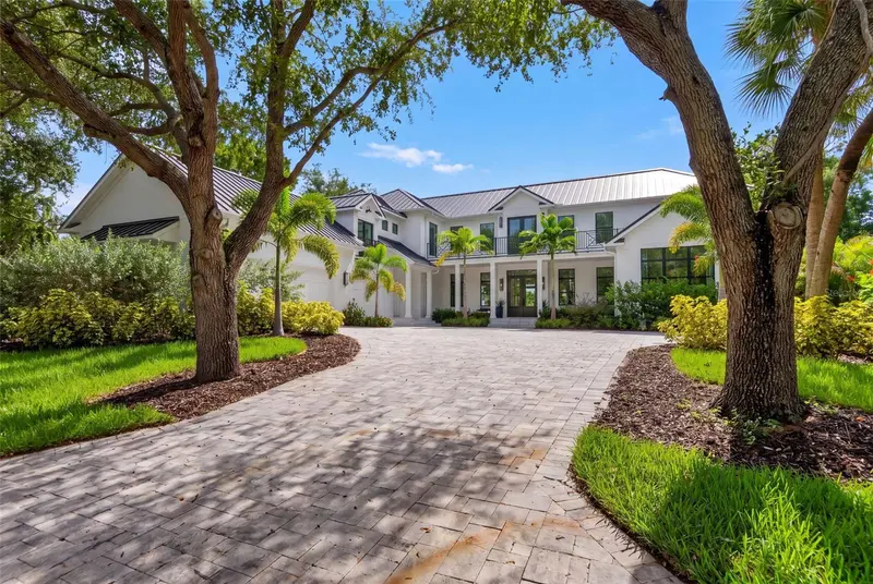 656 TROPICAL CIRCLE, SARASOTA, photo 3 of 94
