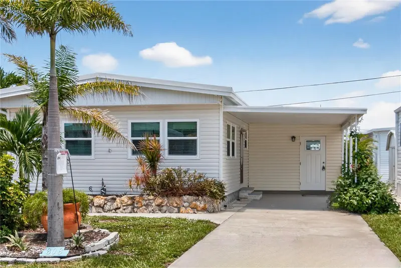 808 GREEN CIRCLE, VENICE
