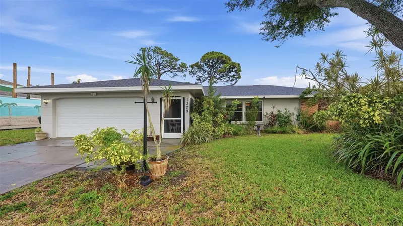 1329 NANTUCKET ROAD, VENICE