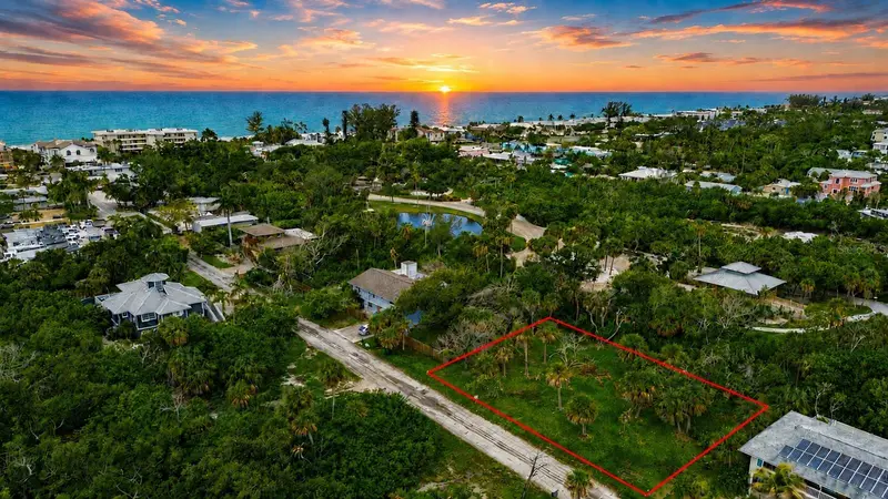 561 GULF BAY ROAD, LONGBOAT KEY