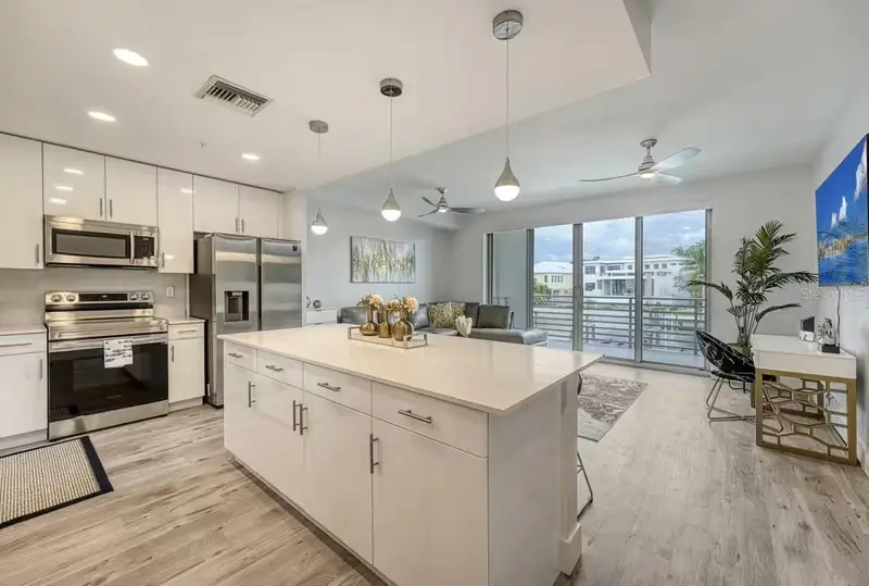 1709 TAMIAMI TRAIL #220, SARASOTA