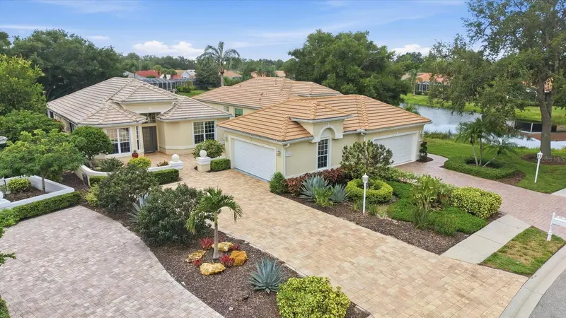 7235 KENSINGTON COURT, UNIVERSITY PARK, photo 2 of 56