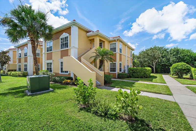 1010 VILLAGIO CIRCLE #104, SARASOTA