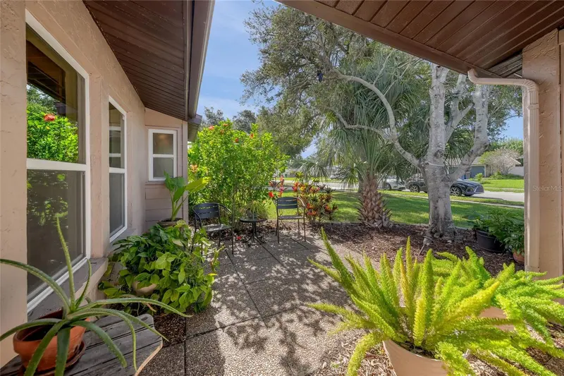 911 SOUTHERN PINE LANE, SARASOTA, photo 4 of 36