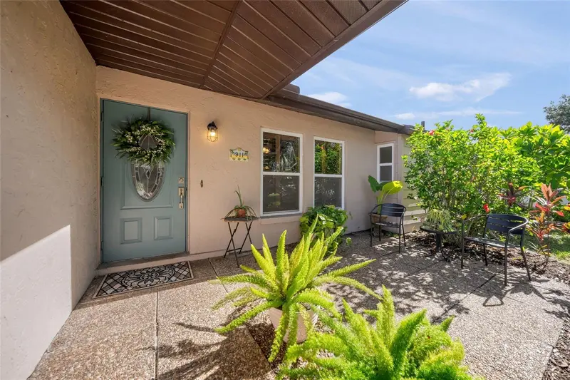 911 SOUTHERN PINE LANE, SARASOTA, photo 5 of 36