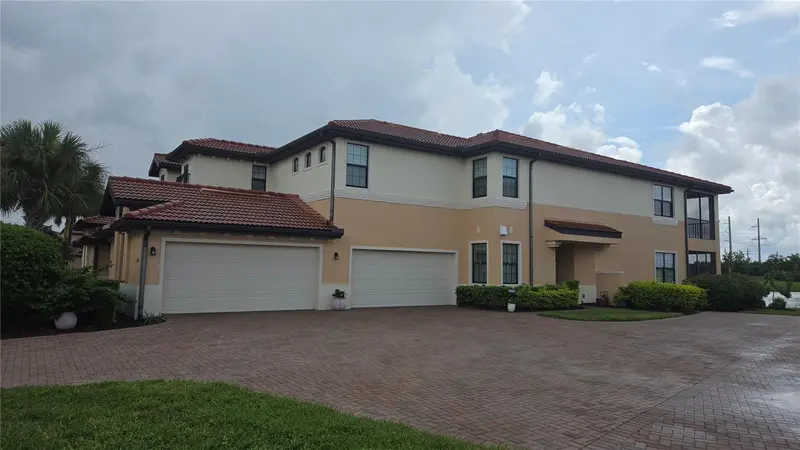 23556 AWABUKI DRIVE, VENICE