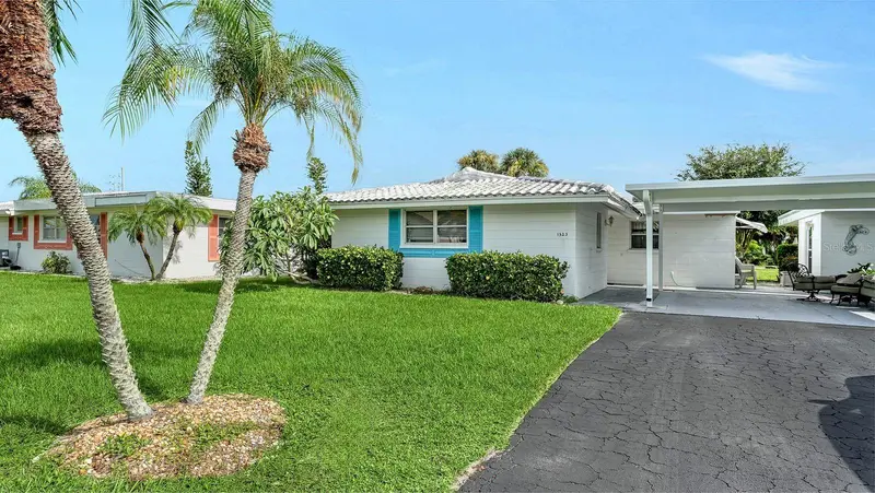 1523 LAKESIDE DRIVE #15, VENICE
