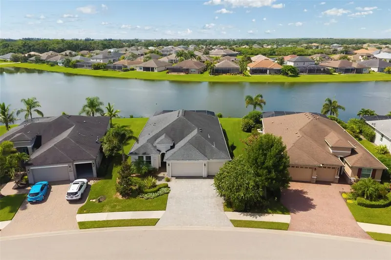 332 CHANTILLY TRAIL, BRADENTON, photo 2 of 73