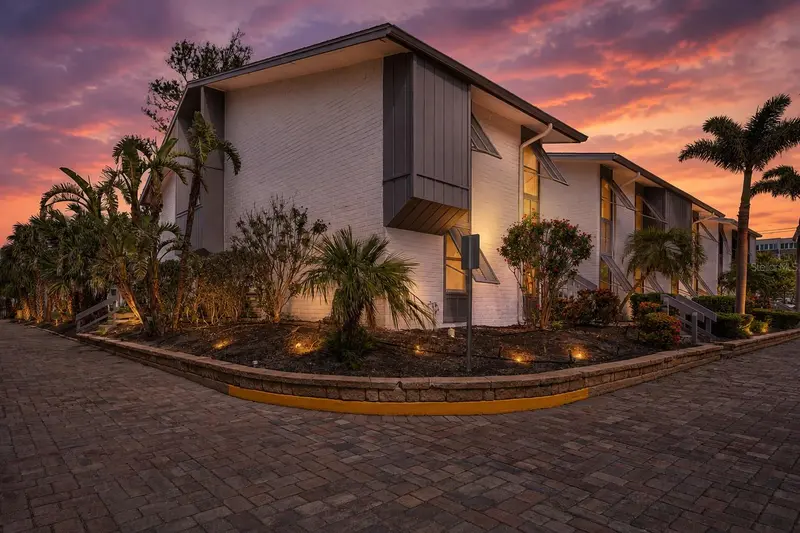 1141 PEPPERTREE DRIVE #1141, SARASOTA