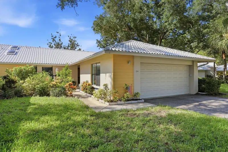 214 SOUTHAMPTON DRIVE #327, VENICE