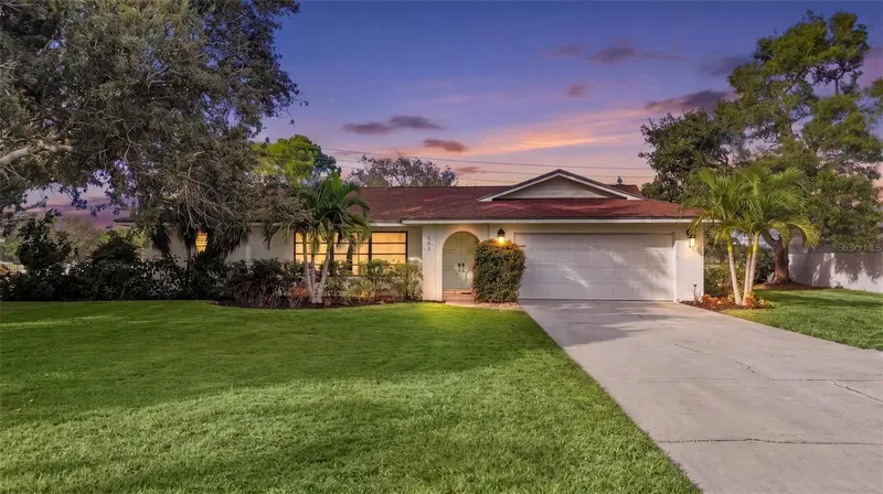 433 WHITFIELD AVENUE, SARASOTA