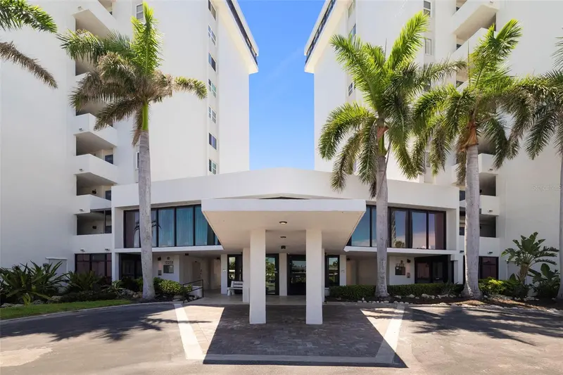 19 WHISPERING SANDS DRIVE #201, SARASOTA