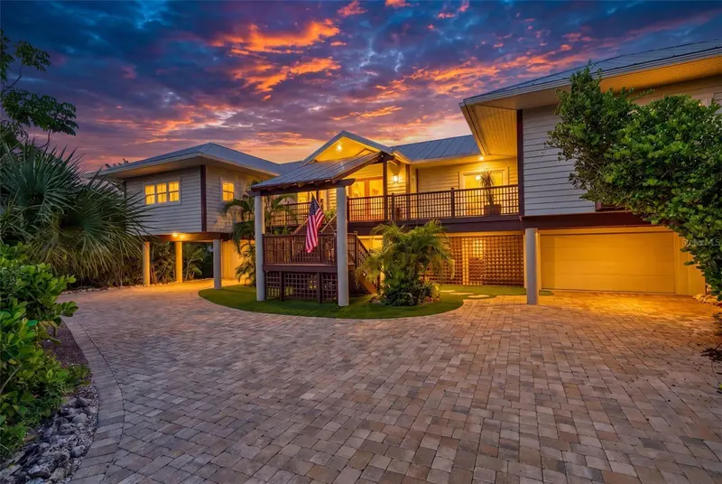 677 LANDS END DRIVE, LONGBOAT KEY, photo 2 of 39