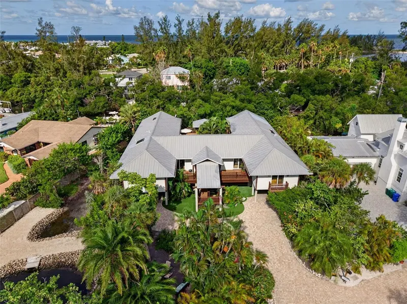 677 LANDS END DRIVE, LONGBOAT KEY, photo 4 of 39