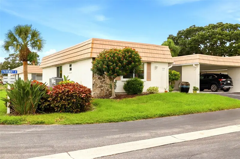 2407 RIVERBLUFF PARKWAY #V-226, SARASOTA